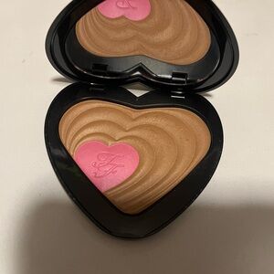 Too faced  x Friends